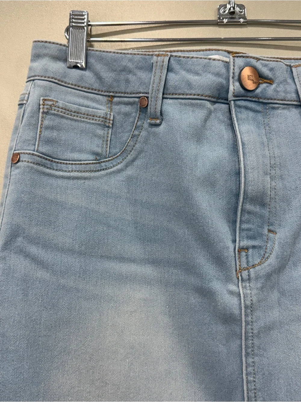 1822 Denim Blue Stretch Denim Skirt Front Slit 27” Comfortable Fit Size 6 - Picture 5 of 12